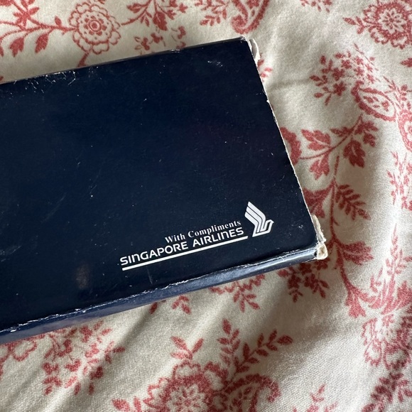 Vintage Singapore Airlines Othello Inflight Game Collectible. Sealed pieces. - Picture 10 of 10